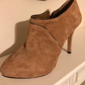 New Antonio Melani tan bootie